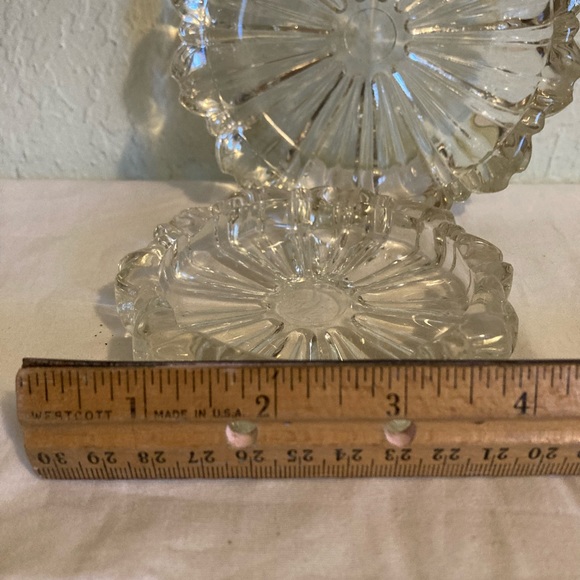 Vintage Hazel Atlas Glass Trio of Daisy Fluted Clear Nesting Ashtrays - Picture 5 of 9